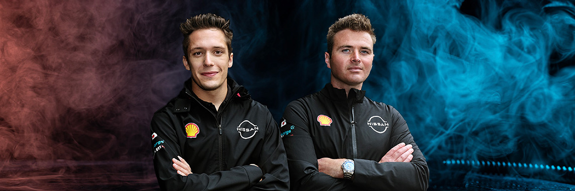 Pilotos del equipo Nissan de Fórmula E Sacha Fenestraz y Oliver Rowland